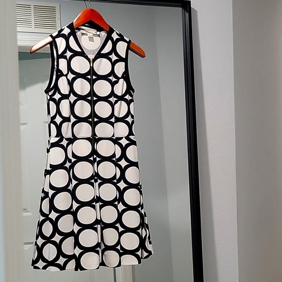 Dress - Picture 3 of 4